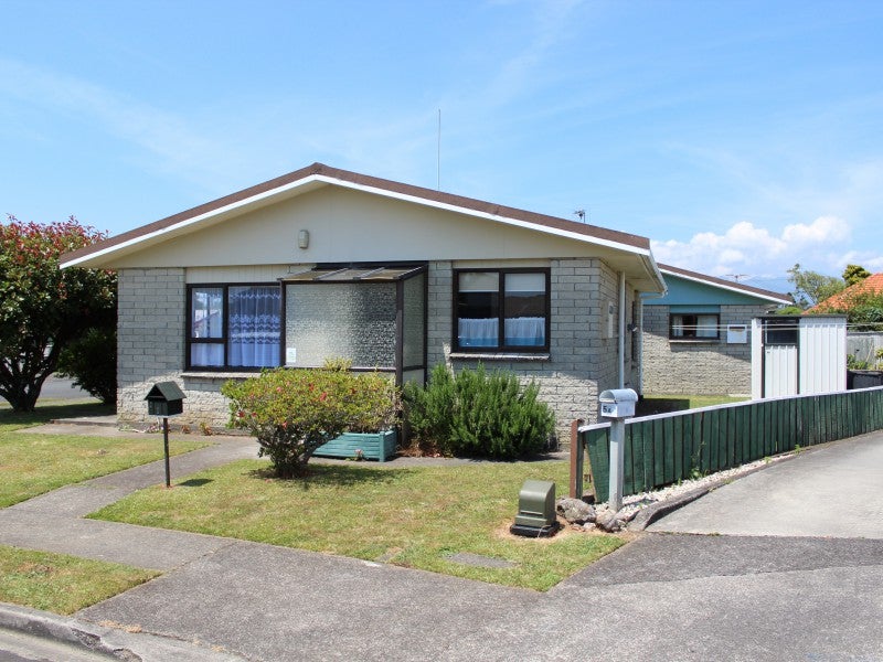 2/5 Brierley Place, Marfell, New Plymouth - Carousel 1