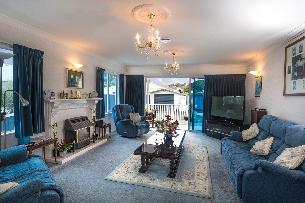 35 Main Road, Titahi Bay, Porirua - Carousel 2