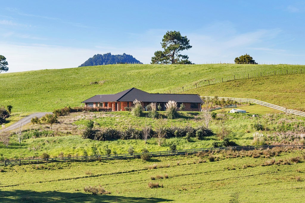 42 Golden Grove, Kamo - Carousel 1