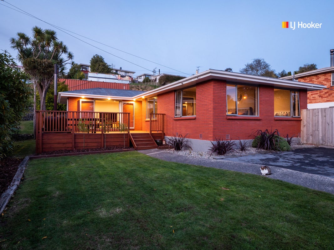 98 Barr Street, Kenmure, Dunedin - Carousel 1