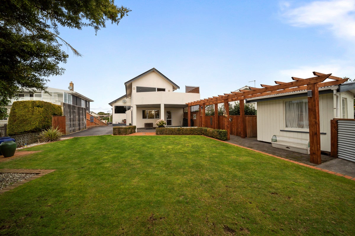 8 Barrett Street, Westown, New Plymouth - Carousel 1