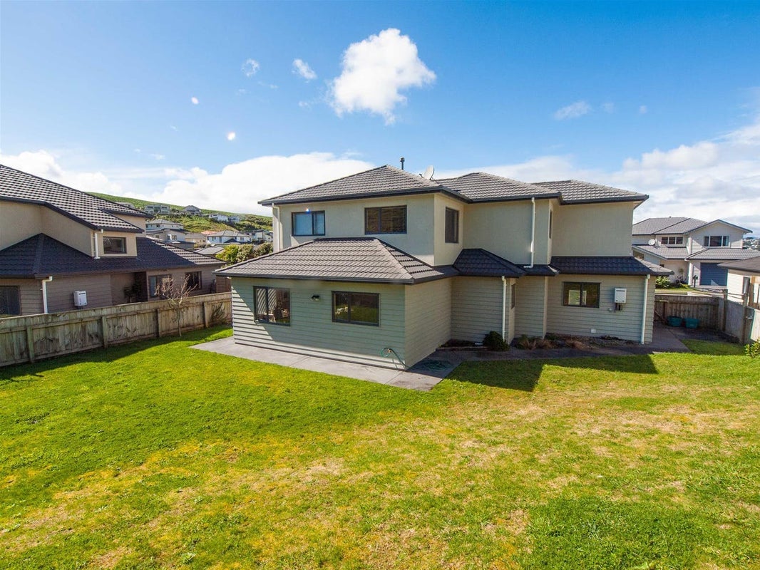 4 Moston Grove, Churton Park, Wellington - Carousel 2