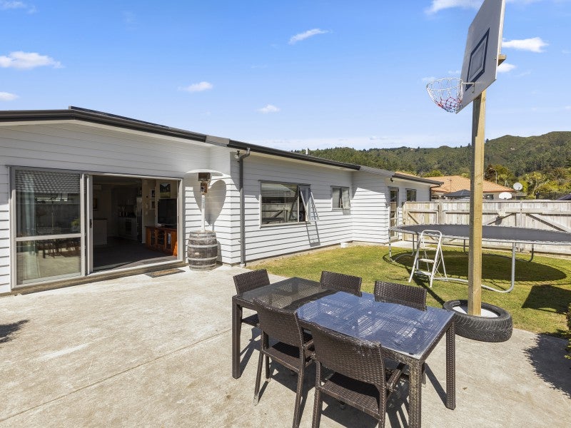 10 Poppy Watts Grove, Stokes Valley, Lower Hutt - Carousel 2