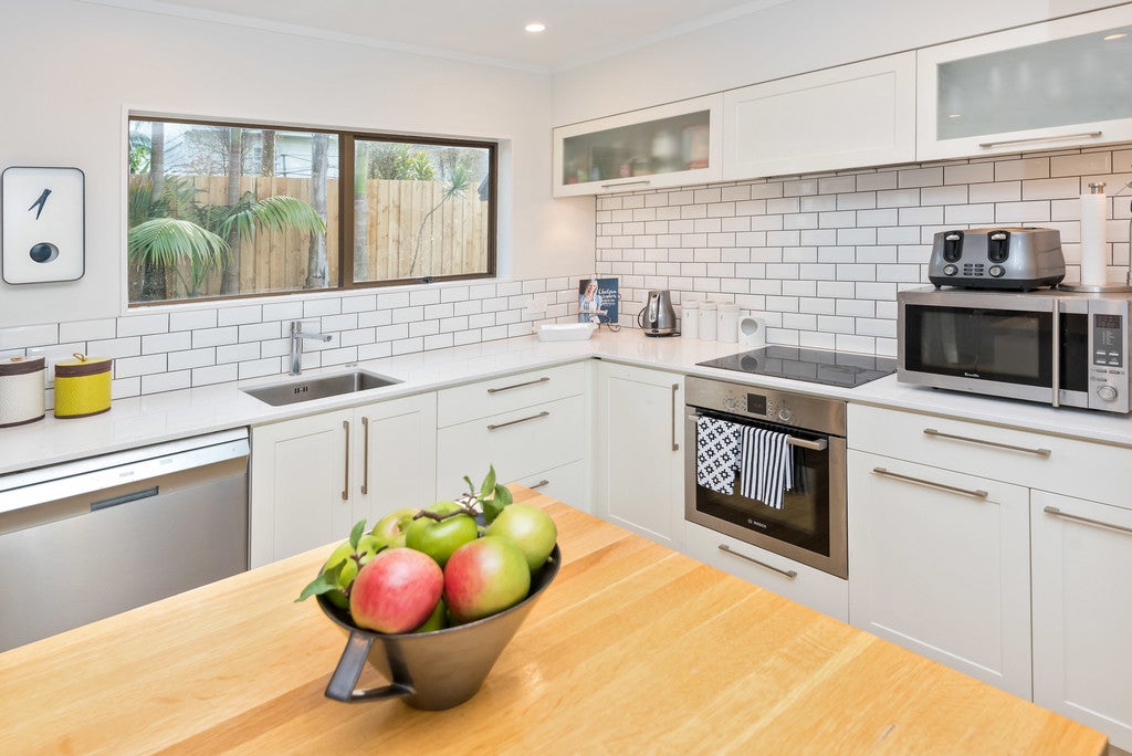 1/11 Yarra Place, Botany Downs, Auckland - Carousel 2