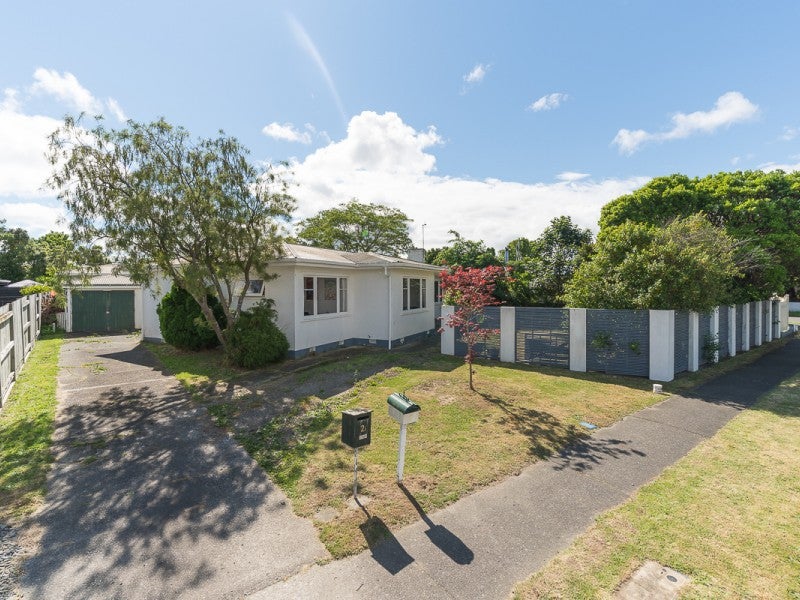 2 Surrey Crescent, Hokowhitu, Palmerston North - Carousel 1