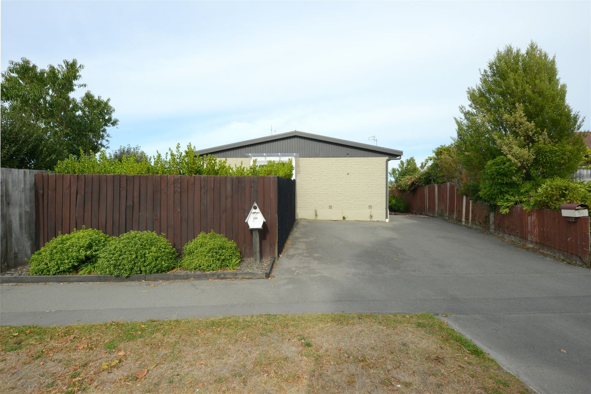 2/3 Juniper Place, Burnside, Christchurch - Carousel 1