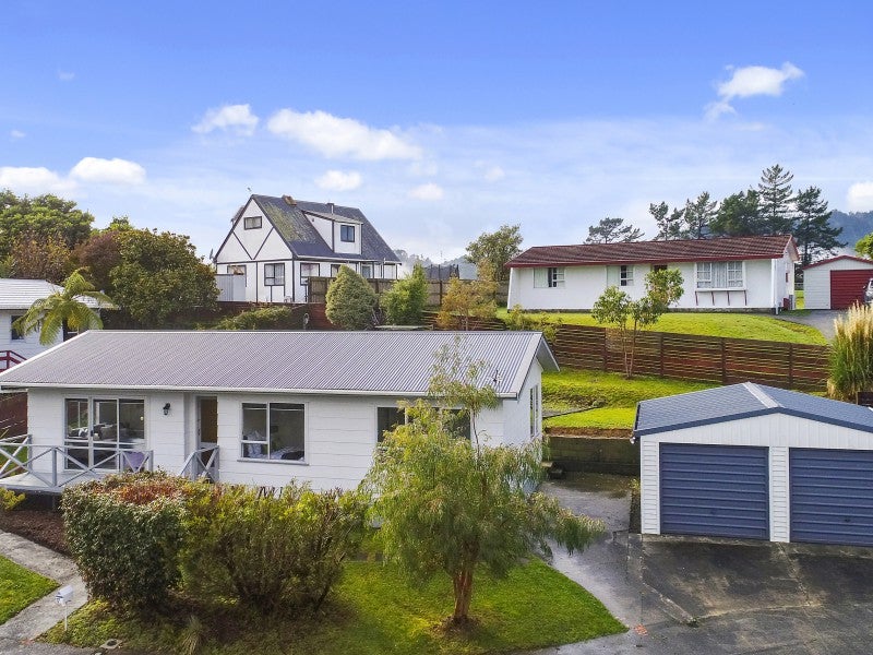 17 Whitechapel Grove, Stokes Valley, Lower Hutt - Carousel 1