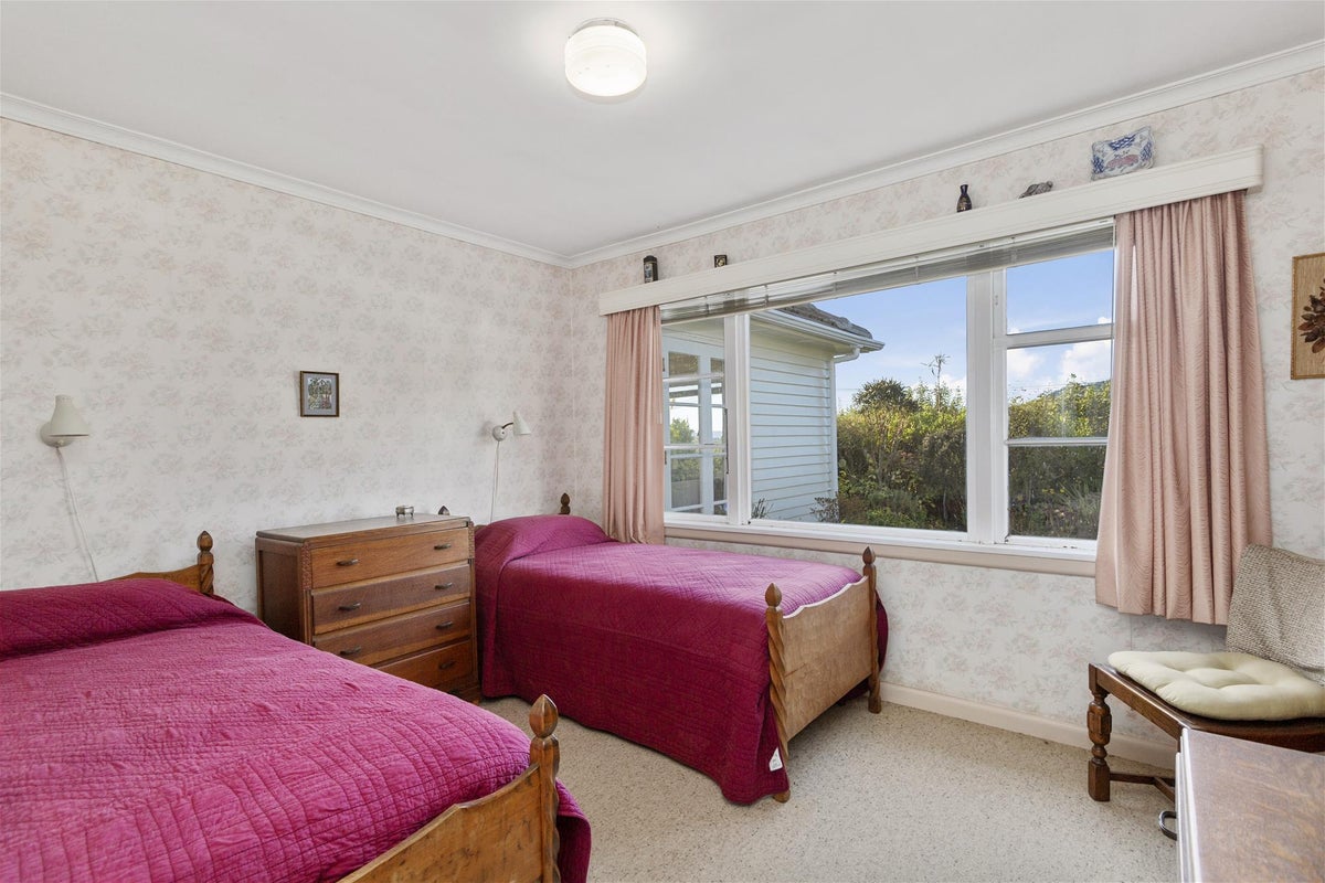 2 Ongley Crescent, Tawa, Wellington - Carousel 2