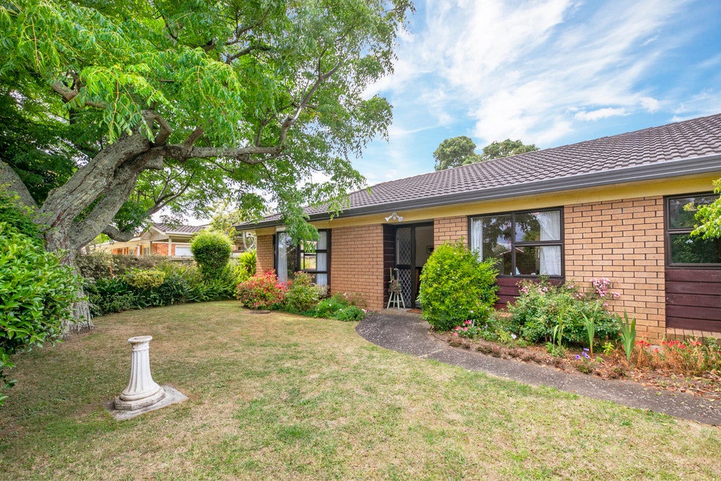 9B Coronation Road, Mangere Bridge, Auckland - Carousel 1