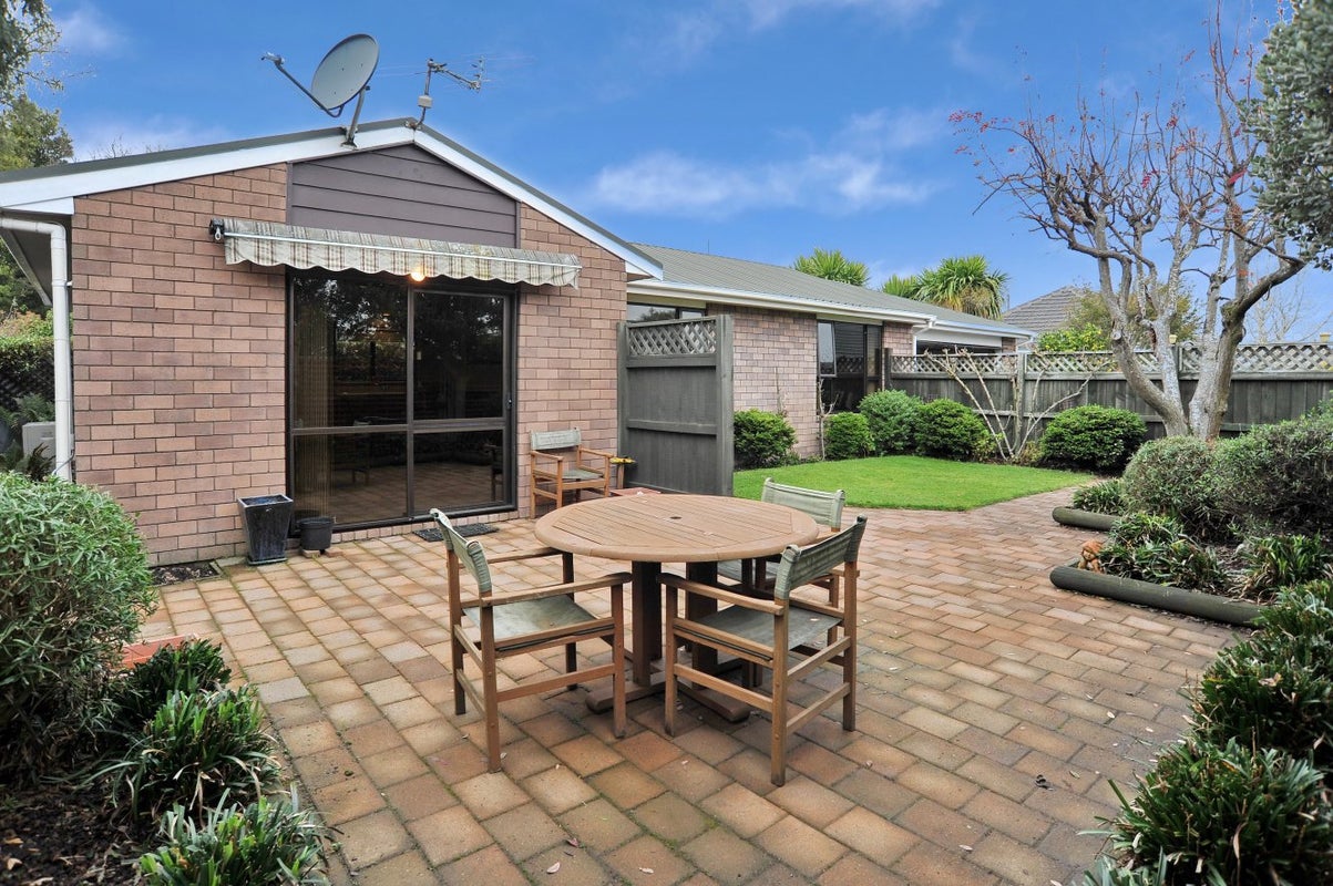 2/11 DUNEDIN STREET, Redwood, Christchurch - Carousel 1