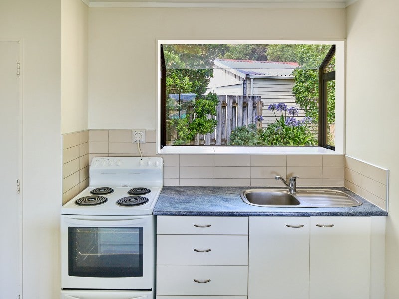 31 Omapere Street, Whitby, Porirua - Carousel 2