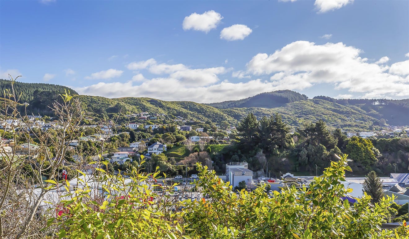 11A Florio Terrace, Tawa, Wellington - Carousel 2