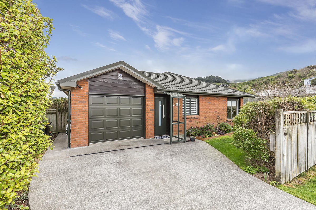 6 Gee Street, Tawa, Wellington - Carousel 2