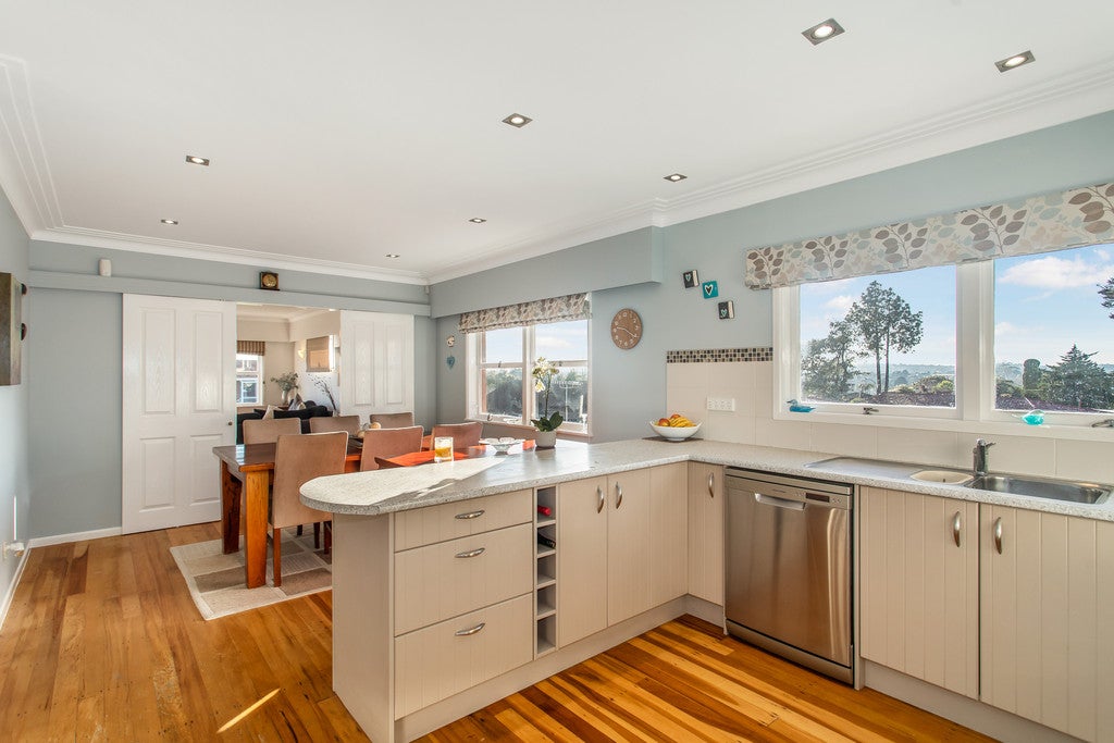 6 Willow Way, Sunnyhills, Auckland - Carousel 2