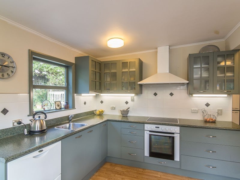 12 Glen Road, Raumati South, Paraparaumu - Carousel 2