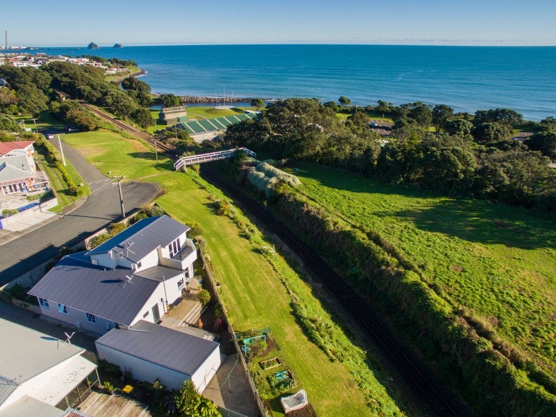 1 Baring Terrace, Strandon, New Plymouth - Carousel 1