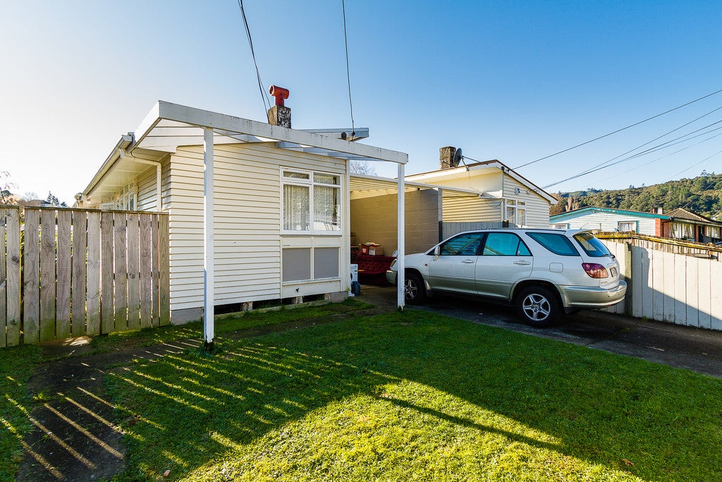 26 Delaney DRIVE, STOKES VALLEY, LOWER HUTT - Carousel 1