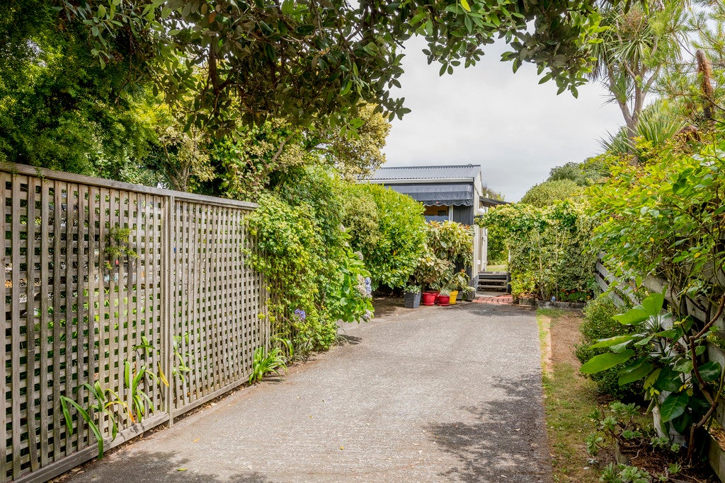 20 Hona Street, Waikanae Beach, Waikanae - Carousel 1