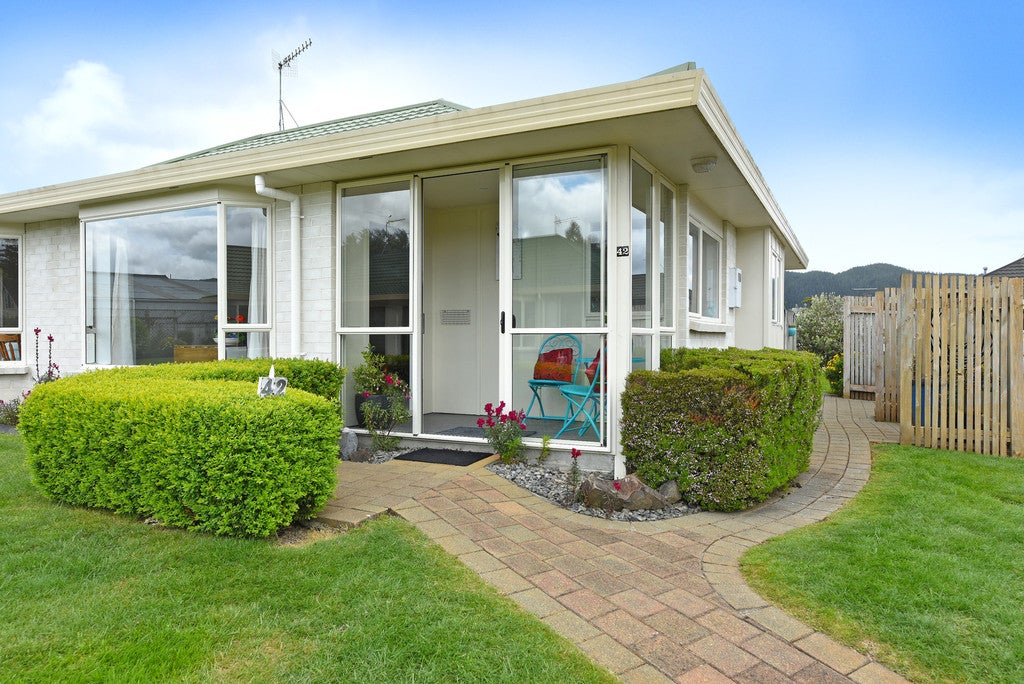 42/17 JOHN ST, TRENTHAM, UPPER HUTT - Carousel 1