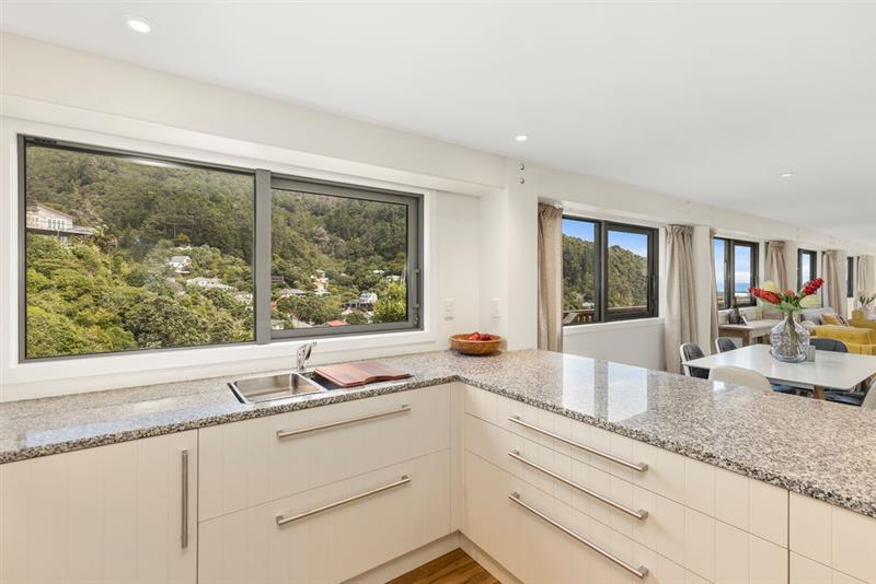 13 Russo Terrace, Eastbourne, Lower Hutt - Carousel 2