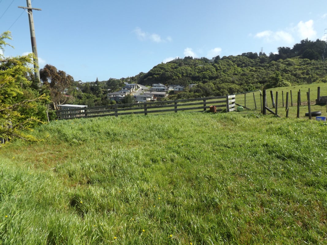 2 Richard Sadleir Way, Belmont, Lower Hutt - Carousel 1