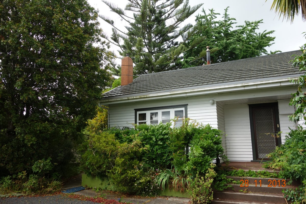 27 Pine Avenue, Bader, Hamilton - Carousel 1