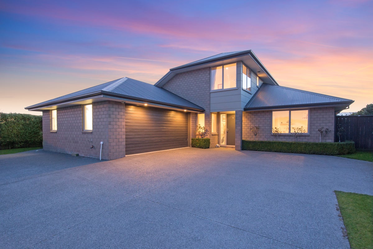 32 Date Crescent, Aidanfield, Christchurch - Carousel 1