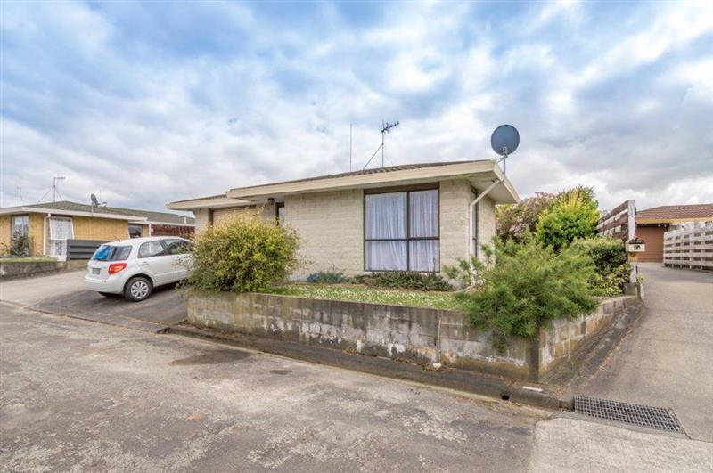 4 Monrad Street, Highbury, Palmerston North - Carousel 1