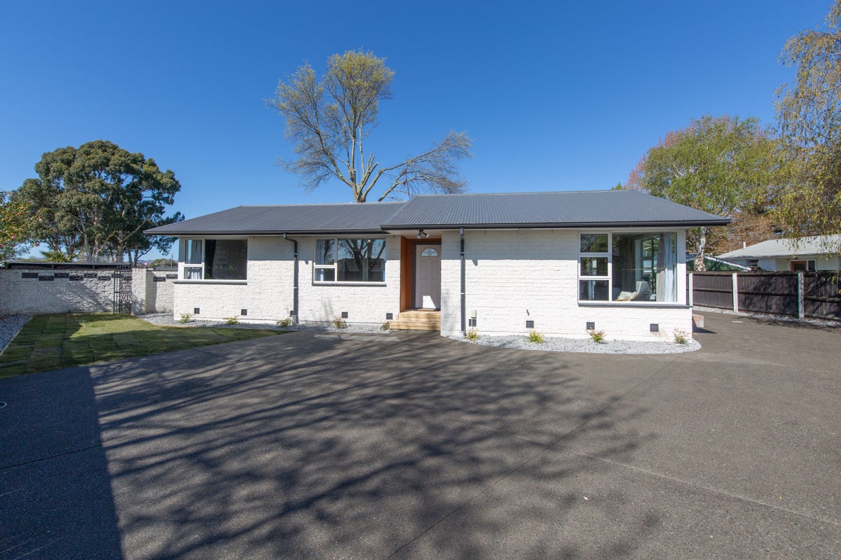 16 Saunders Place, Redwood, Christchurch - Carousel 1