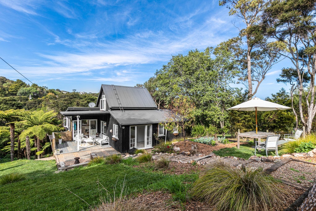 29 Crescent Road East, Ostend, Waiheke Island - Carousel 1
