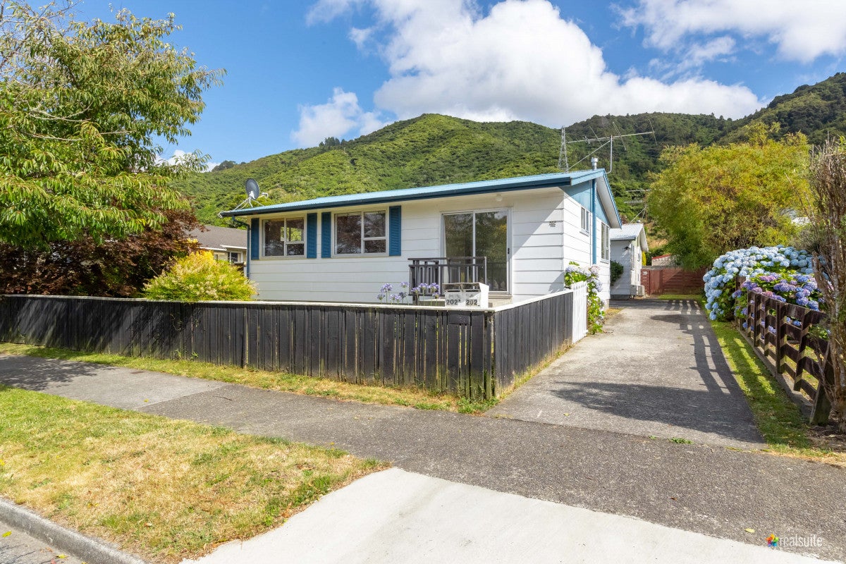1/202 California Drive, Totara Park, Upper Hutt - Carousel 1