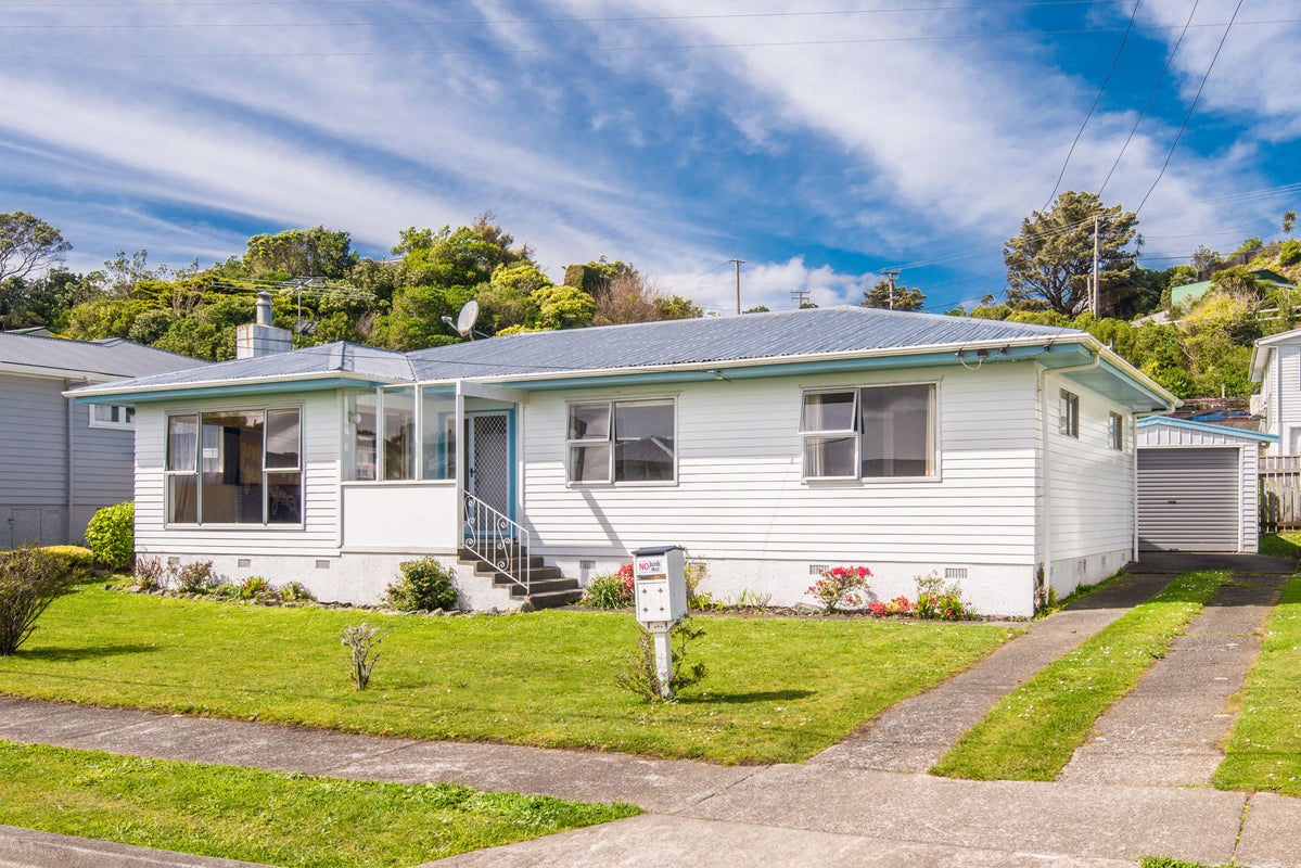 6 Griffiths Grove, Newlands, Wellington - Carousel 2