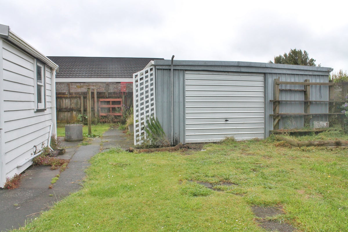27 Wilson ST, Hawera - Carousel 12