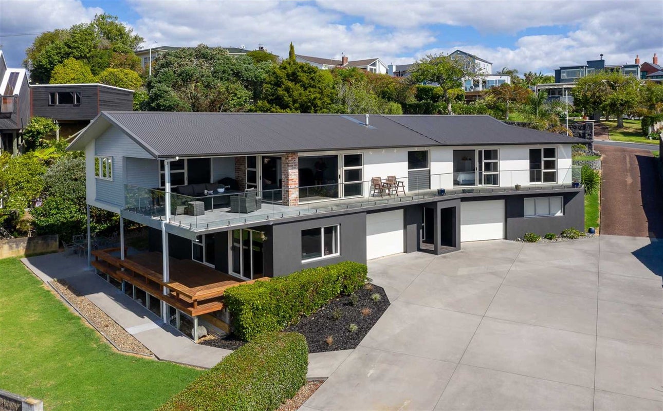 7 Paisley Street, Mellons Bay, Auckland - Carousel 1