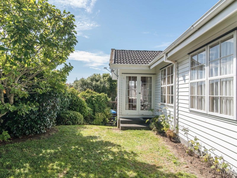 6 Lethenty Way, Karori, Wellington - Carousel 1
