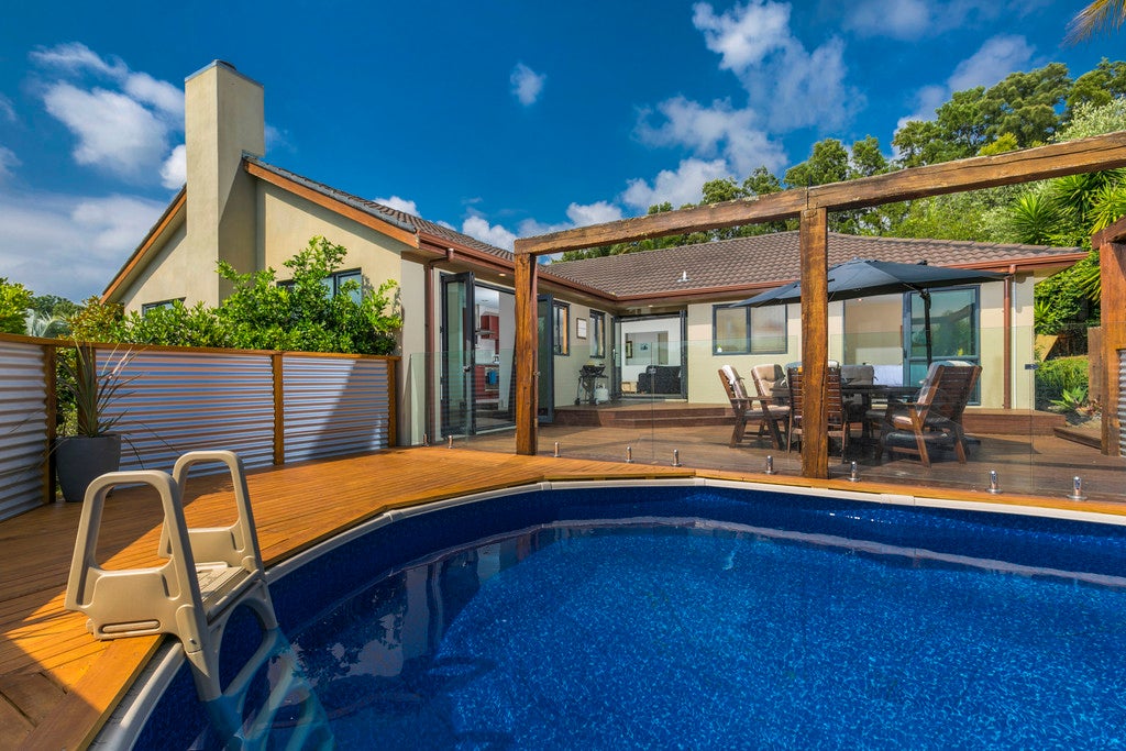 2 Te Wharau Drive, Greenhithe, Auckland - Carousel 1