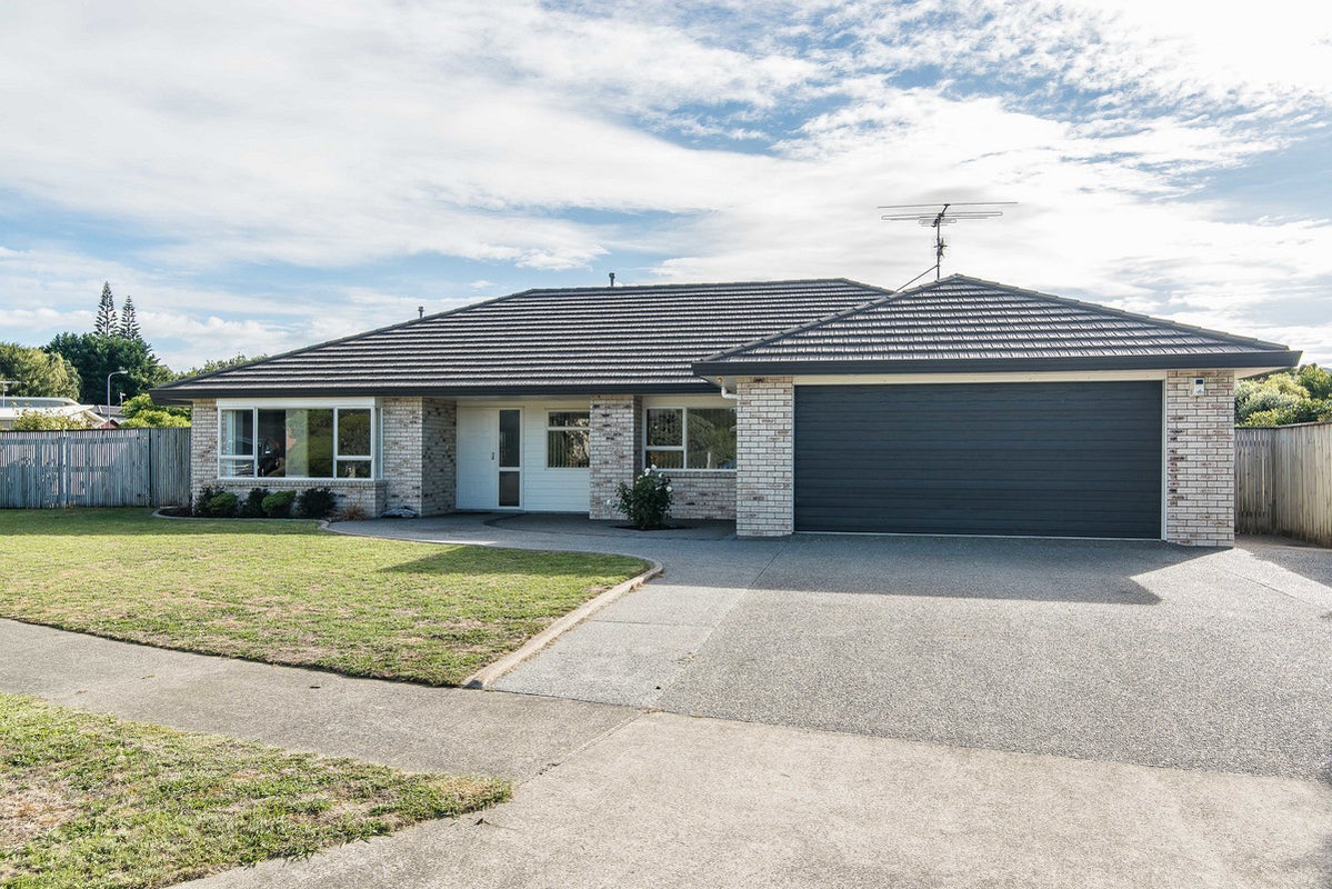 8 Ashleigh Way, Waikanae Beach, Waikanae - Carousel 1