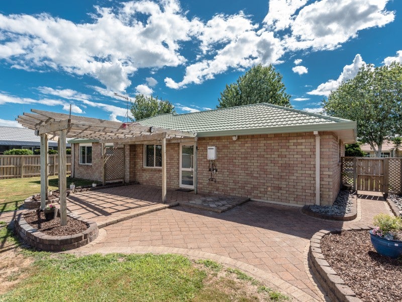 21 Farnborough Drive, Nawton, Hamilton - Carousel 2