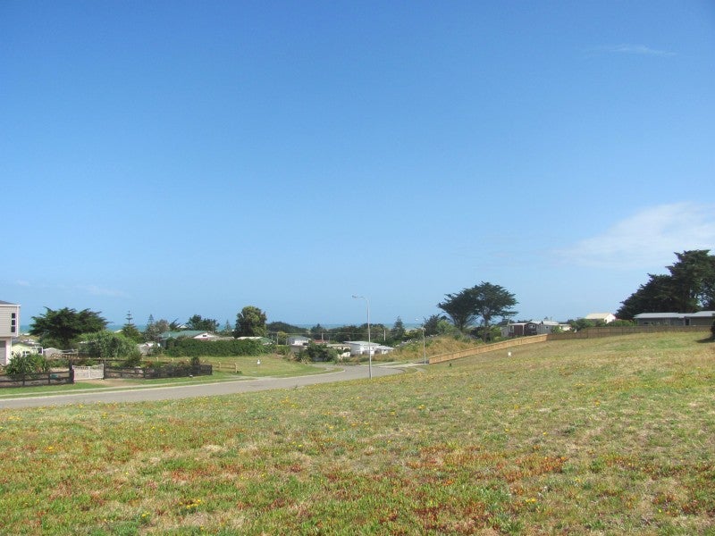 23 Taonui Street, Waitarere Beach, Levin - Carousel 2