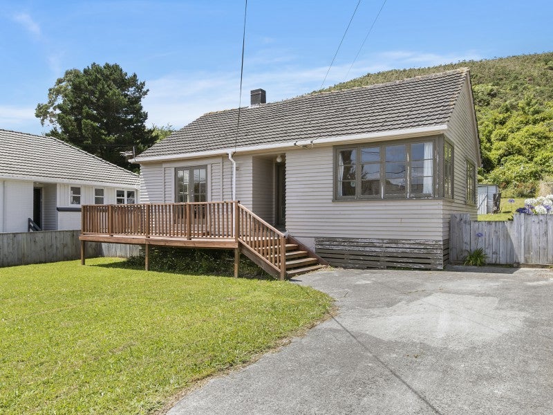 196 Waddington Drive, Naenae, Lower Hutt - Carousel 1