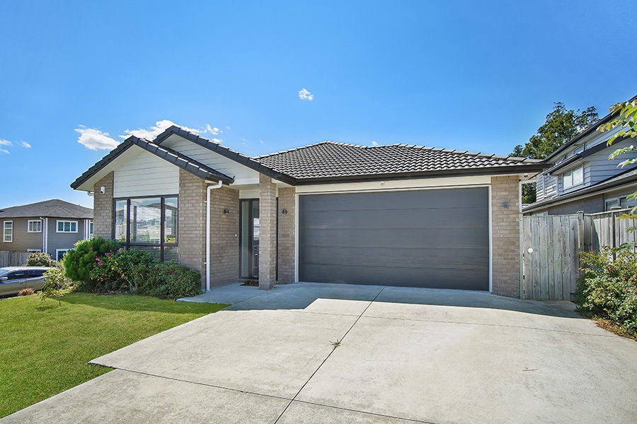32 Springside Drive, Flat Bush, Auckland - Carousel 1