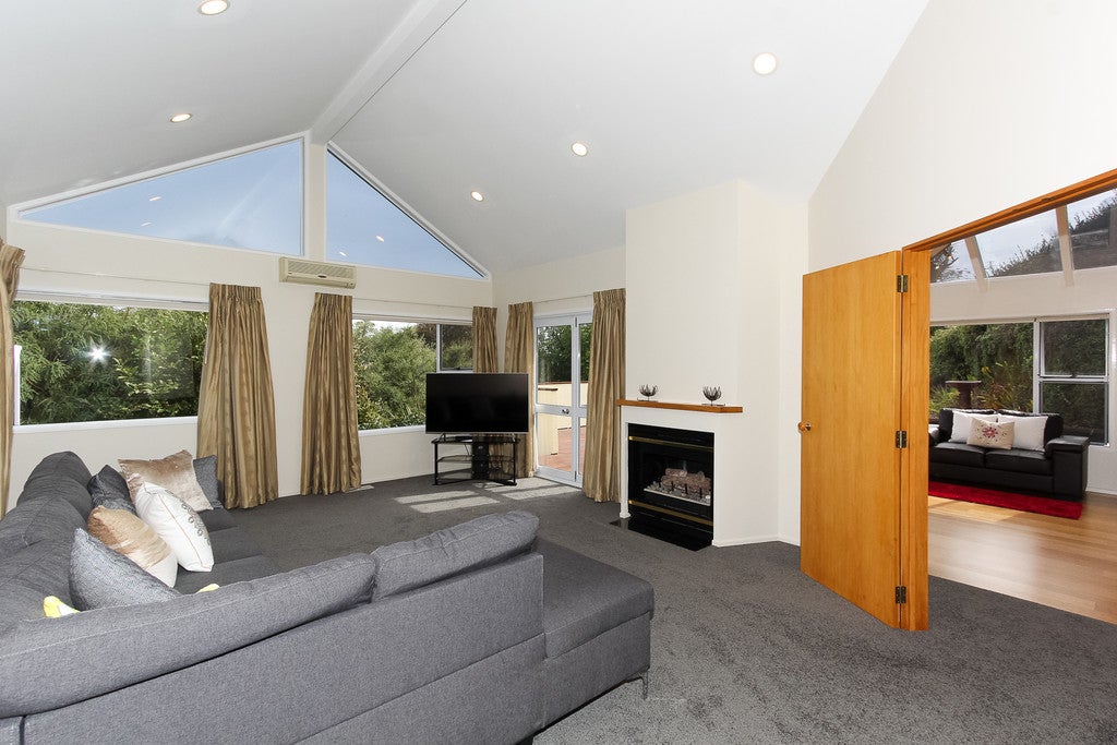 7 Sequoia Grove, Merrilands, New Plymouth - Carousel 2