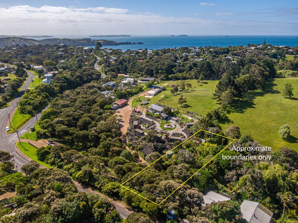 2 Junction Road, Oneroa, Waiheke Island - Carousel 1