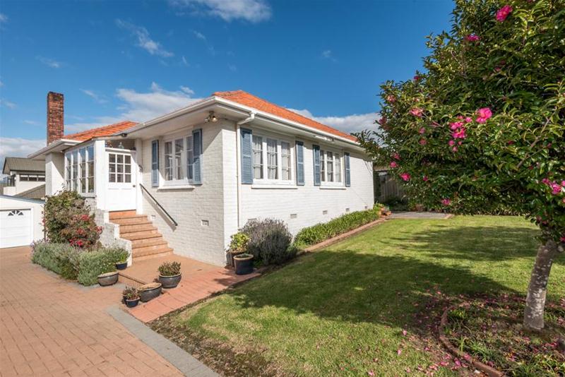 15 Cockle Bay Road, Cockle Bay, Auckland - Carousel 2