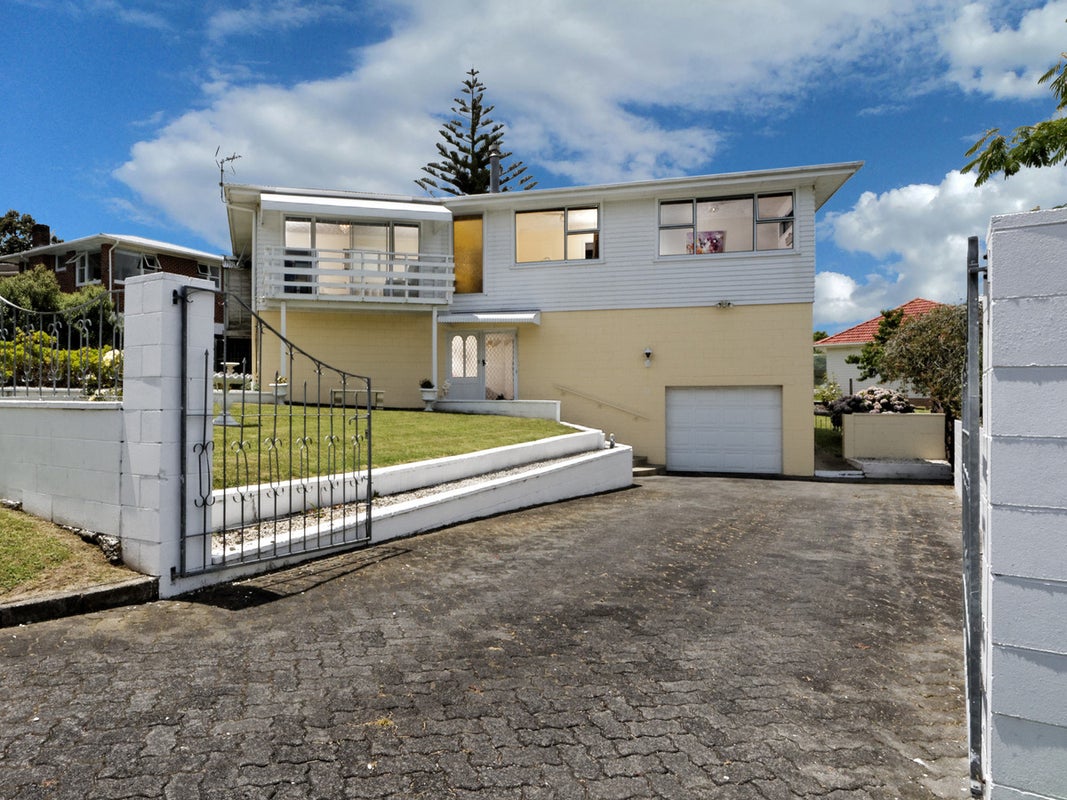 22 Crompton Road, Massey, Auckland - Carousel 20