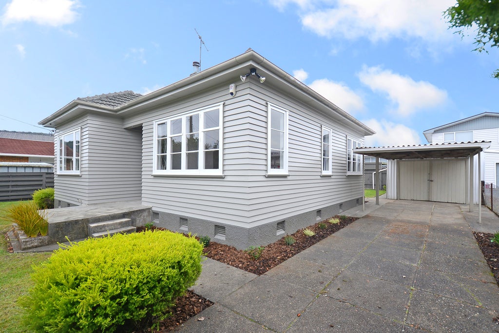 72 Golders Road, Elderslea, Upper Hutt - Carousel 1