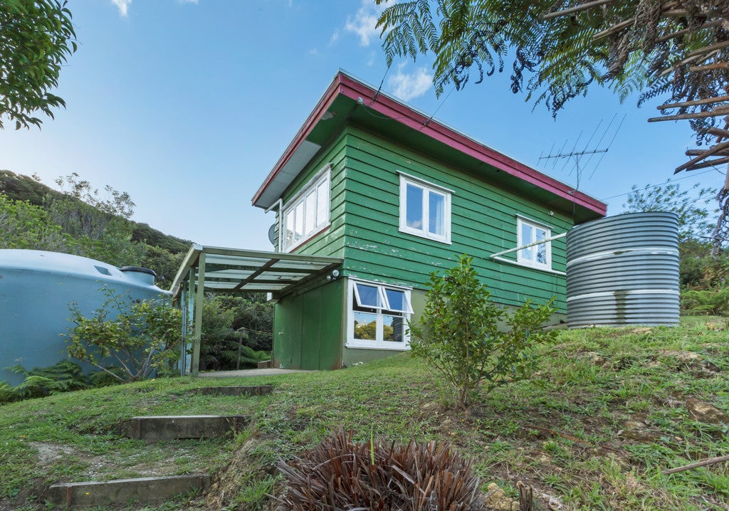 15 Beatty Parade, Surfdale, Waiheke Island - Carousel 13