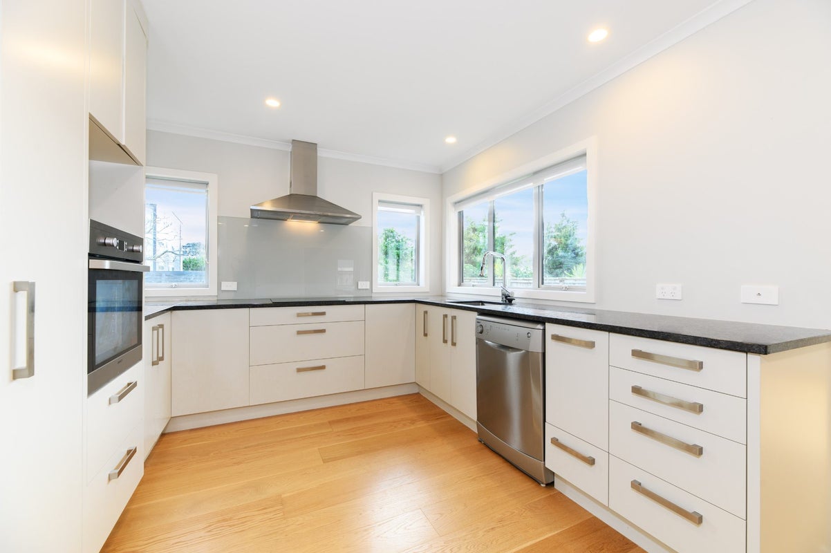 2 Waiohua Road, Greenlane, Auckland - Carousel 2