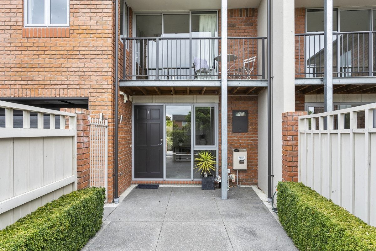 16 Henley Green, Northwood, Christchurch - Carousel 2