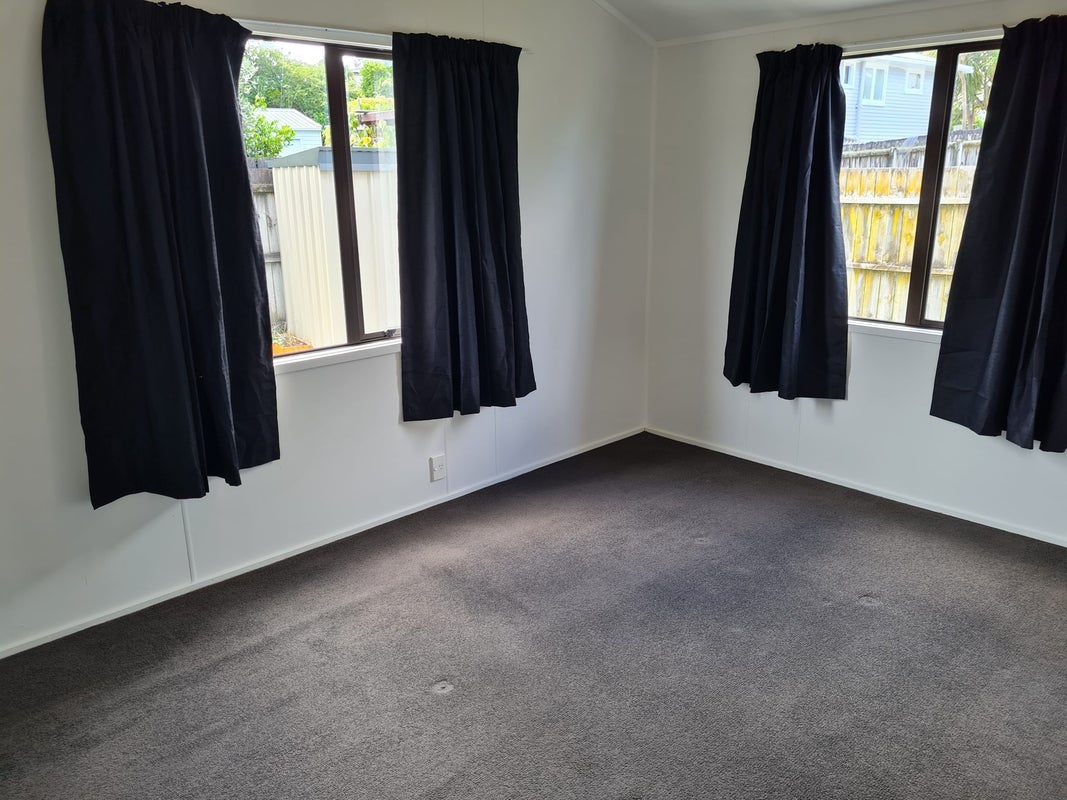 6 Ozich Avenue, Te Atatu South, Auckland - Carousel 7
